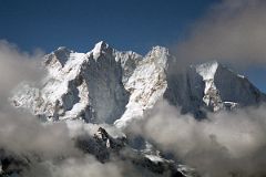 
The Makalu North Face and the three summits of Chomolonzo were perfectly visible across the Kama valley from the Langma La.
